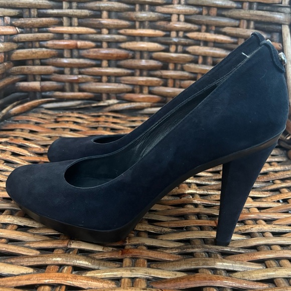 Stuart Weitzman navy suede  Women's Heels in size 7.5 Only worn a few times ! - Picture 13 of 16